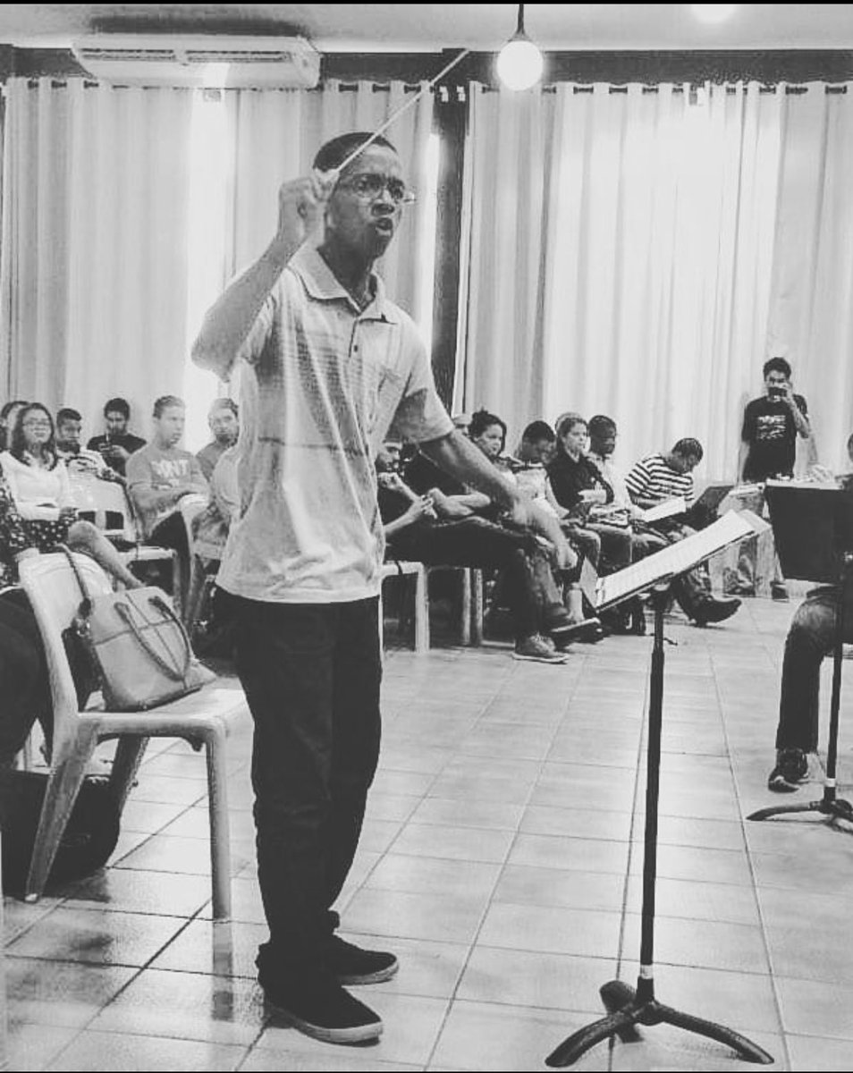 cleberkaique_'s tweet photo. “vc é o único representante de seu sonho na face da terra, se isso não fizer vc correr, chapa eu não sei o que vai!” Eu ouvia isso td dia antes de ir pra aula.. teve professor q desacreditou, gnt q riu, “parceiro” q ignorou. mas eu não desisti e não vou parar agora… https://t.co/FKOj6dZXdG