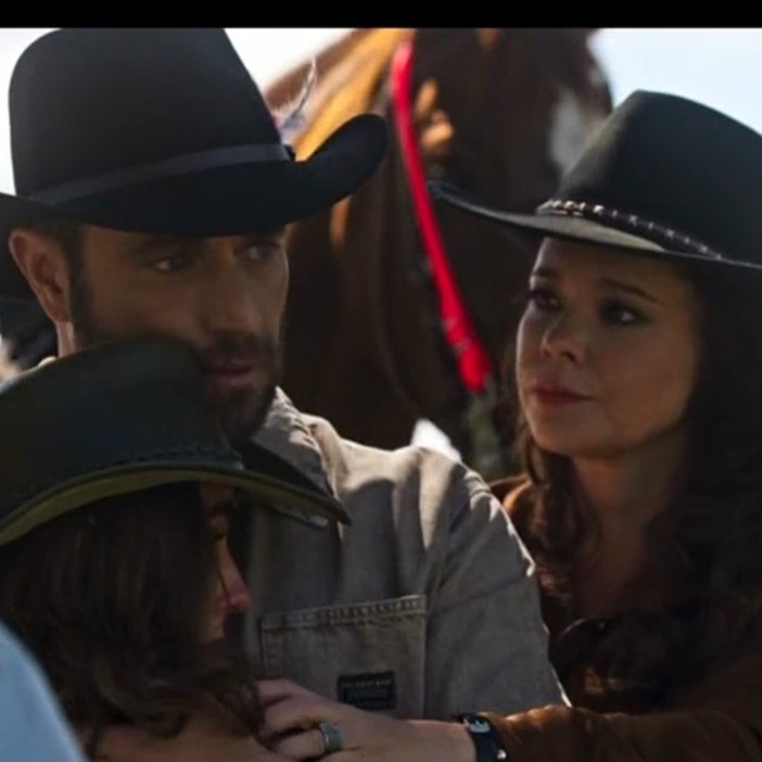l4lidch_'s tweet photo. esta de más decir porque esta clarísimo pero son la mejor historia de amor de todo pdg. y hoy protegiendo y cuidados a sus críos como todo padres responsables 🥺🥰 #PasionDeGavilanes2 https://t.co/i18hce1d1L
