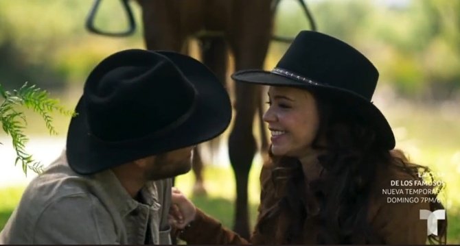 l4lidch_'s tweet photo. esta de más decir porque esta clarísimo pero son la mejor historia de amor de todo pdg. y hoy protegiendo y cuidados a sus críos como todo padres responsables 🥺🥰 #PasionDeGavilanes2 https://t.co/i18hce1d1L