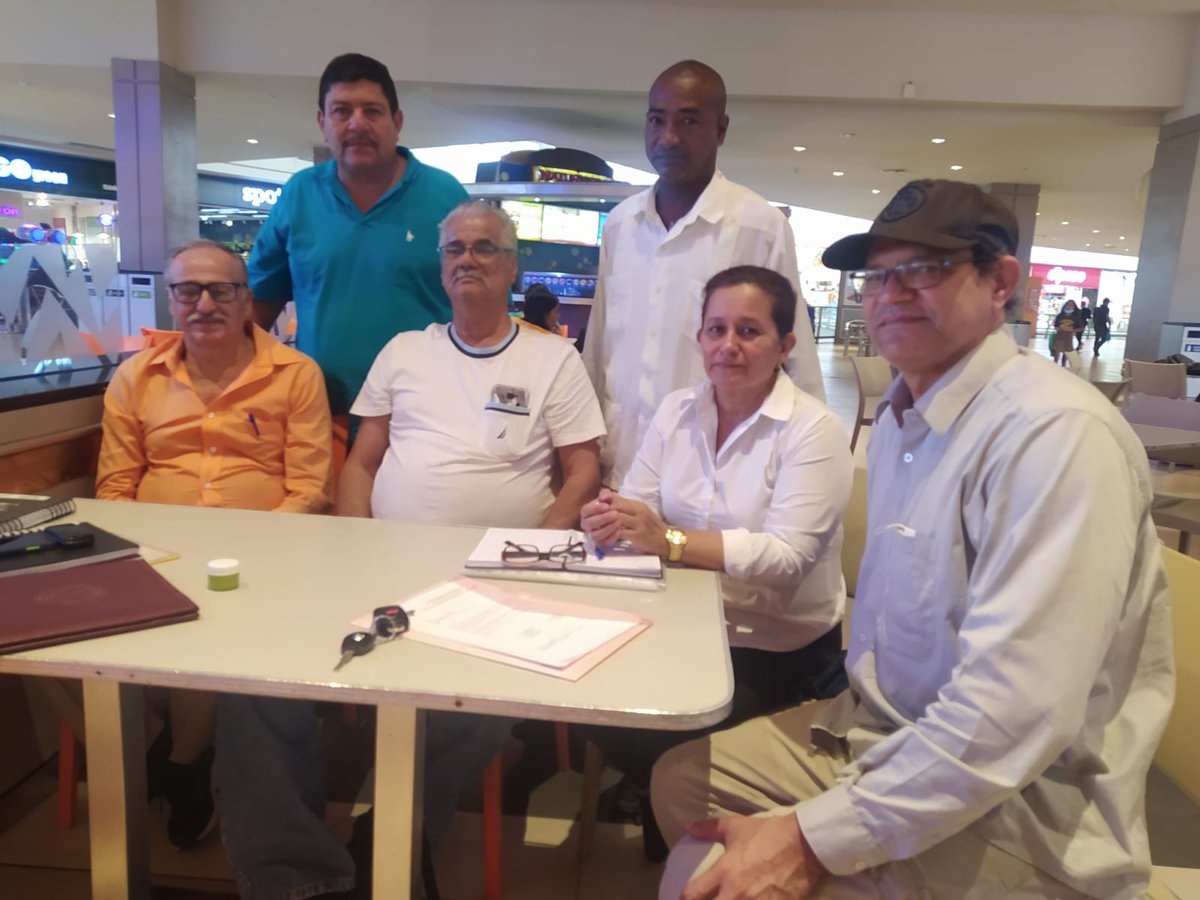 CON LOS COMPAÑEROS DE MUISNE ESMERARDA SOCIALIZANDO LA EXTINCION DE LAS DEUDAS CAMPECINAS