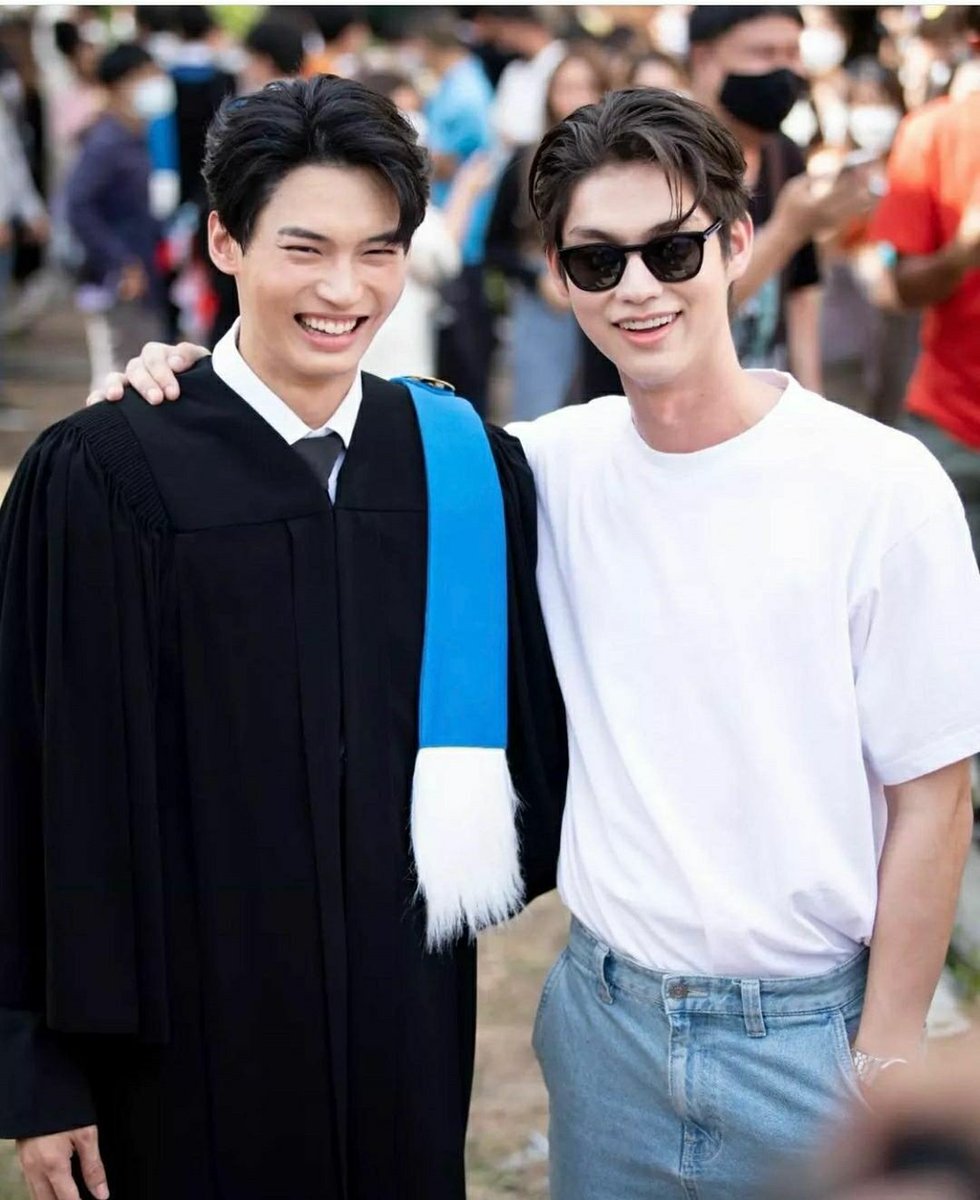 Hey_Dimps's tweet photo. Why you do this to me????
I just died๐ญ๐ค๐ค๐ค
First Bright calling Win's dad, Dad
Now Win is calling Bright's mom, Mae๐ฅบ๐ญ
#Brofriends #brightwin #เนเธเธฃเนเธเธงเธดเธ https://t.co/Uk4LprT19s