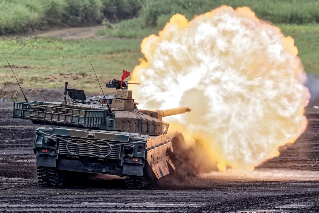 つきぢ現場監督 富士総合火力演習10式戦車行進間射撃 17 T Co Drlmjhcczb Twitter