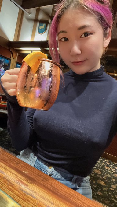 this cute guy just bought me a drink at a Tesla charging station, what do? https://t.co/GPTzA2GESz