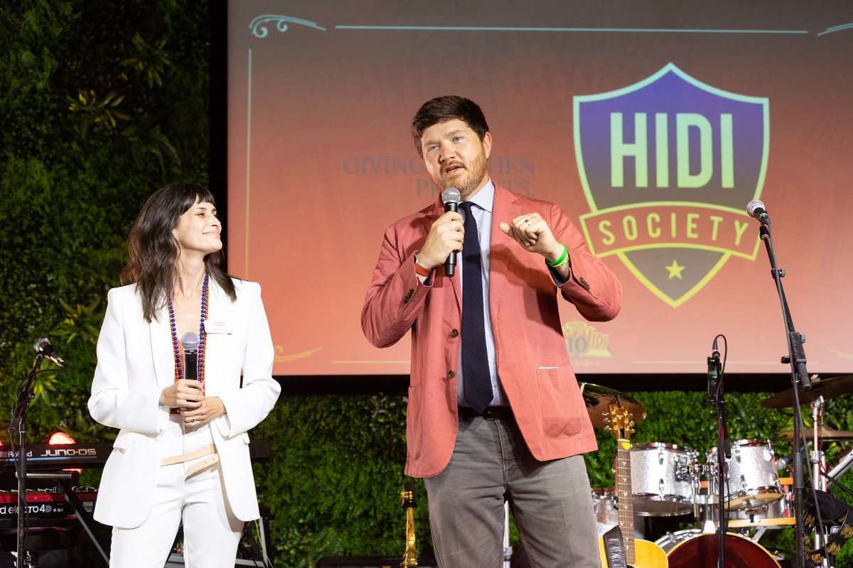 bschro3000's tweet photo. It may look candid but Jen and I spend hours practicing staring lovingly while the other person rocks a mic on stage #teamhidi #givingkitchen https://t.co/xMIVDwNjX4