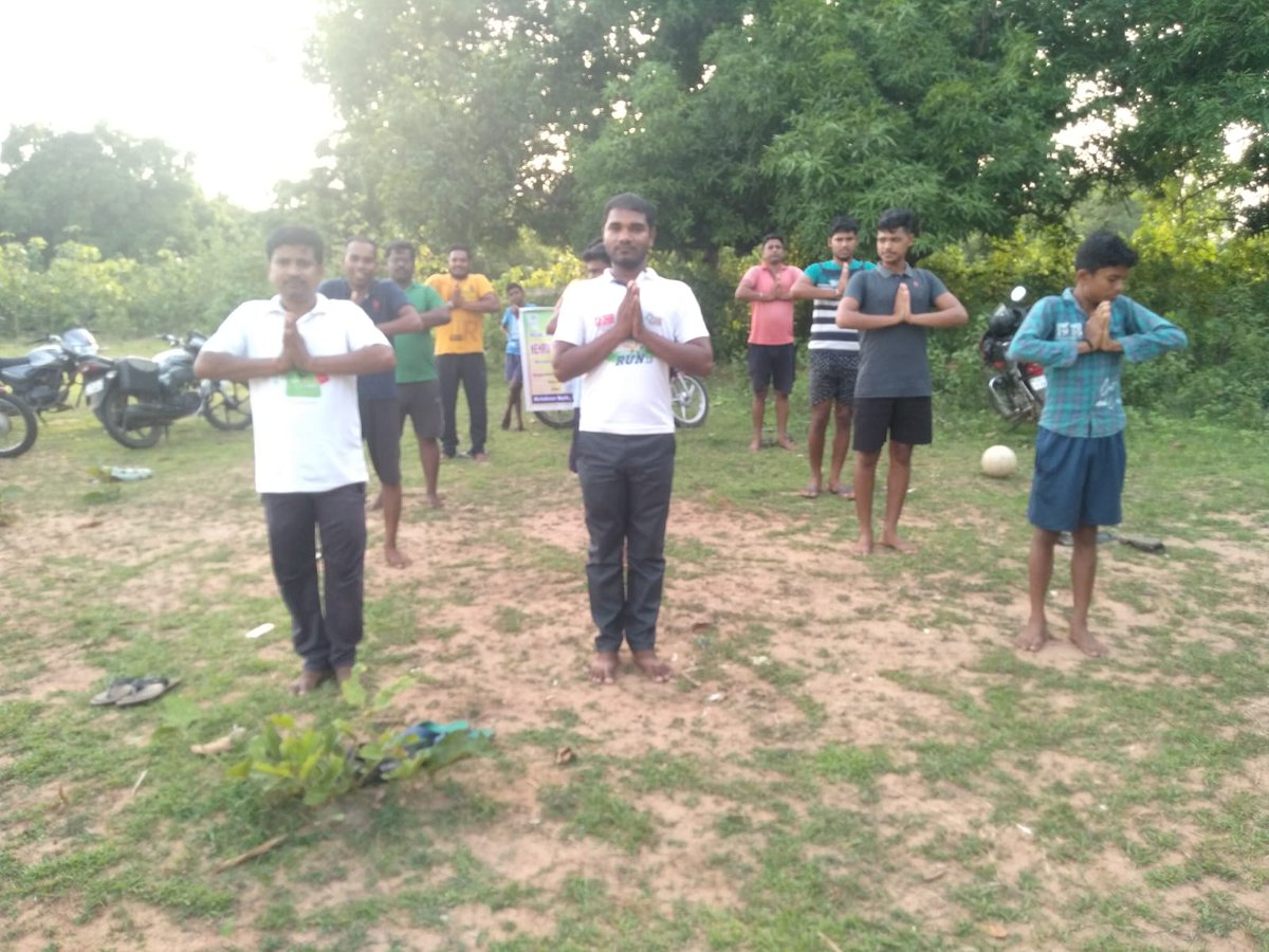 MYBharat_Angul's tweet photo. #YogaPractice Sessions by members of #Vinayak_Youth_Club #Ichhapur #KishoreNagar Block #Angul #Odisha Dt 28 May 2022 coordinated by #nyv @Krishna07237085 
#nyks4yoga #IDY2022 #idy 
@Nyksindia @NyksRd @YASMinistry https://t.co/J8Wb6F05cx