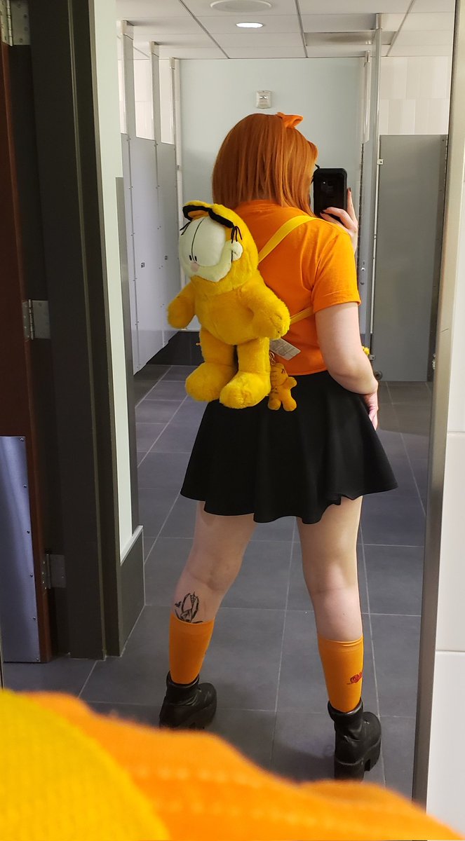 b 🐝🌻 tweet media