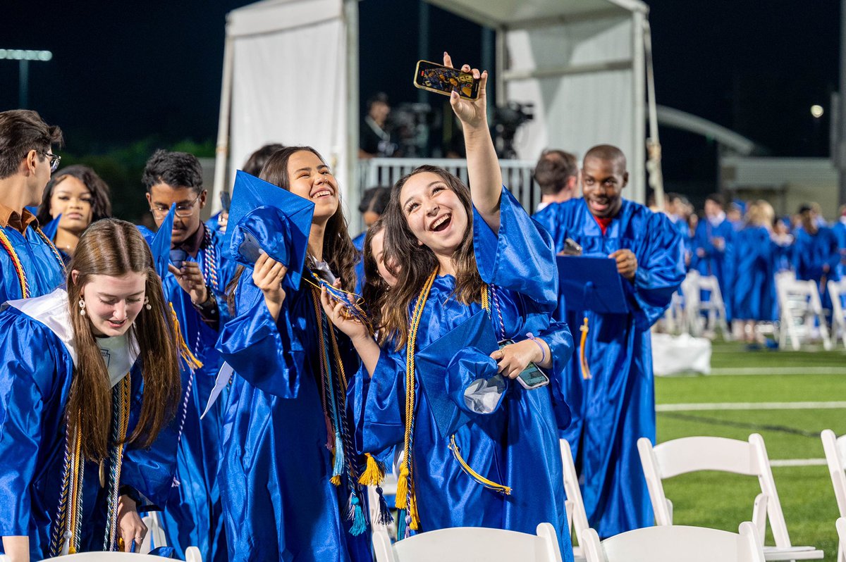 jenny_mcgown's tweet photo. SO AWESOME to see Klein Memorial Stadium filled with Bearkat pride tonight as our @KleinHigh Class of 2022 graced the stage as @KleinISD students one last time. So proud of them for reaching this milestone! #Promise2Purpose! 🎉 #KleinHighGrad22 https://t.co/C80ONnpSwB