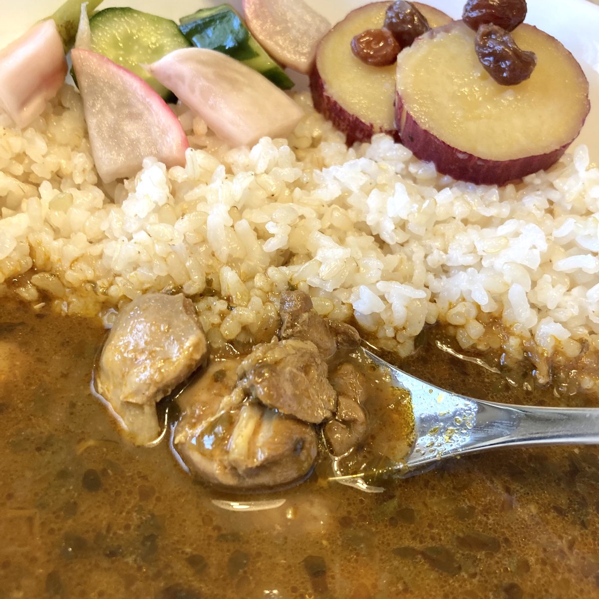 area51jazz's tweet photo. #レトルトカレー食べ比べ 
#レトルトカレー部 ・昼練。
吉祥寺 piwang監修「チキンカレー」
ごちそうさまでした(^ ^) #レトルトカレー #吉祥寺pwang #pwang #チキンカレー #36チャンバーズオブスパイス #curry #カレー #神田カレーマイスター https://t.co/lioVkbnfdD