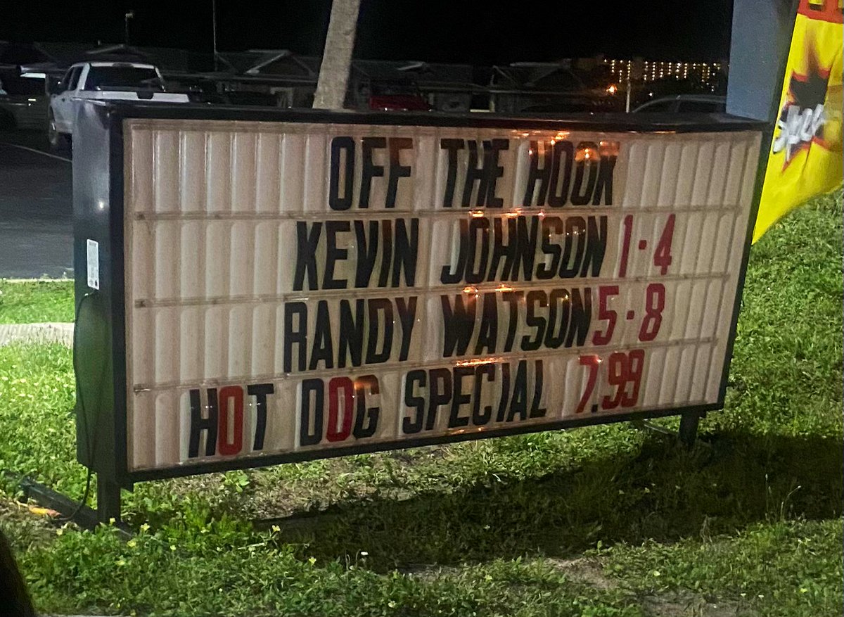 theFishstache's tweet photo. Randy Watson!!!!!??!?! #sexualchocolate #comingtoamerica #hotdogspecial https://t.co/KoTiFzglKC