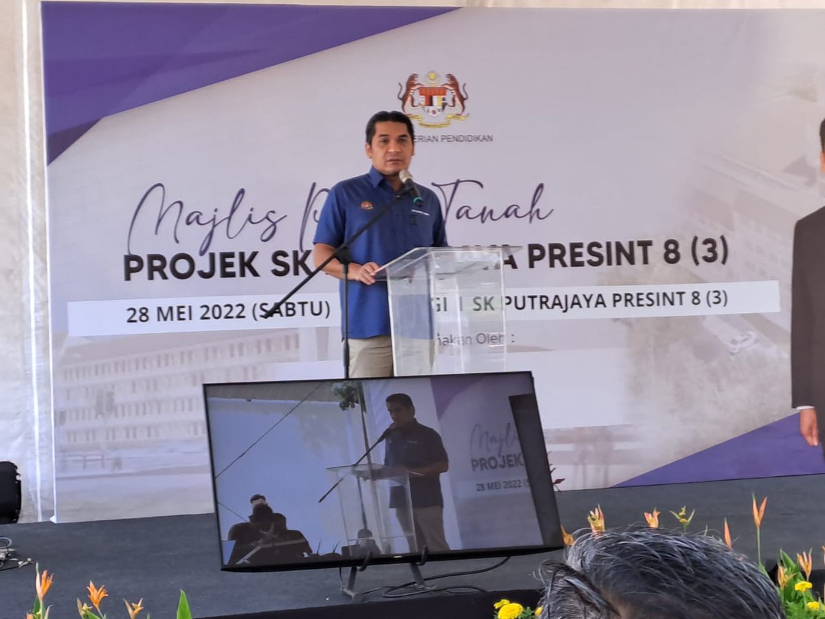 CKP_JKR's tweet photo. Majlis Pecah Tanah Projek SK Putrajaya Presint 8(3), Putrajaya yang disempurnakan oleh YBMK KPM. Turut sama -  Pengarah CKP dan Pengarah JKR Putrajaya. Tarikh 28 Mei 2022. #jasakepadarakyat #jkrmalaysia @JKRMalaysia @BalamuruganIr https://t.co/HIBy7yft71