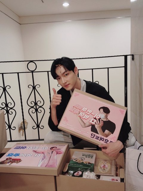 ZeroHour_0704's tweet photo. 💜도시락도 간식도 맛있게 먹고 첫공 화잇팅💜

#SF9 #에스에프나인 
#ZUHO #주호 
@SF9official https://t.co/32tsorMvYT