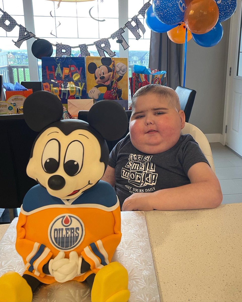 m_dan25's tweet photo. I couldn’t imagine a better cake for someone that loves Mickey and the @EdmontonOilers Thank you Teresa’s Cakes for the amazing birthday cake for Ben! #BenOilersStrong https://t.co/DzE8n5gSEF