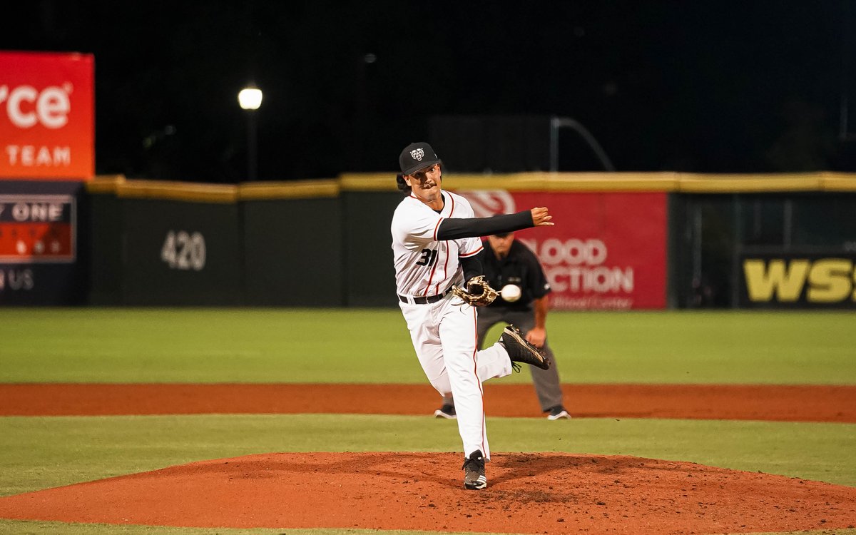 MercerBaseball's tweet photo. Not sure we can put into words what @Jacksonjk03  did tonight

One word describes it: 𝐖𝐀𝐑𝐑𝐈𝐎𝐑!

Bears live to fight tomorrow!

#WinnersWin | #LightTheBridge https://t.co/vp49xnoCUh