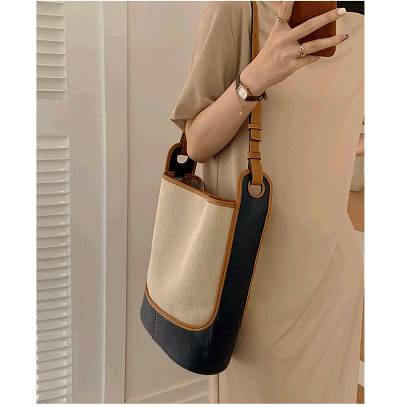J12995012's tweet image. PEOPLE PRE-ORDER
กระเป๋าสะพายข้าง⭐
ราคา 242 บาท
pre-order รอของ (10-20วัน) ✈️
ส่งฟรีทั่วประเทศ  ของไม่ตรงคืนเงิน 50% 📦📦 สอบถามได้ผ่านทางไลน์
#รองเท้าผ้าใบ #รองเท้าบูทเกาหลี #แฟช #ของดีบอกต่อ #เสื้อผ้าแฟชั่น
#กระเป๋าสตางค์ #กระเป๋า #ราคาถูก #กระเป๋าสะพายไหล่