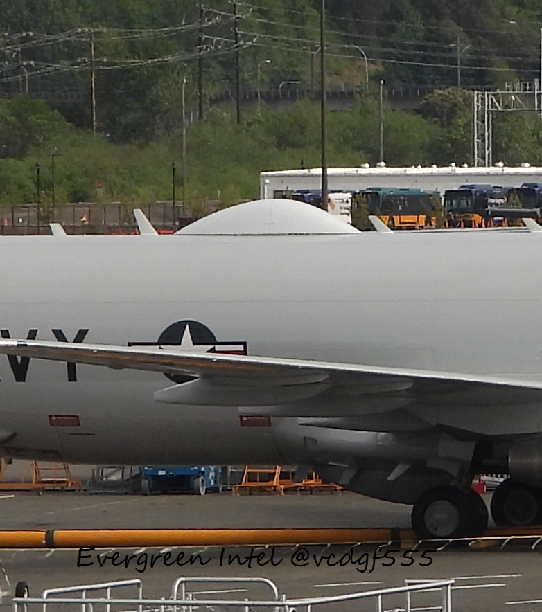 vcdgf555's tweet photo. New Lockheed Martin "Mobile User Objective System" (MUOS) UHF-band satcom hump spotted on the rear dorsal spine of 🇺🇸 US Navy P-8A Poseidon 167954, one that has had a history of shadowing E-6B Mercury TACAMOs in tests. https://t.co/u65P65KLPM