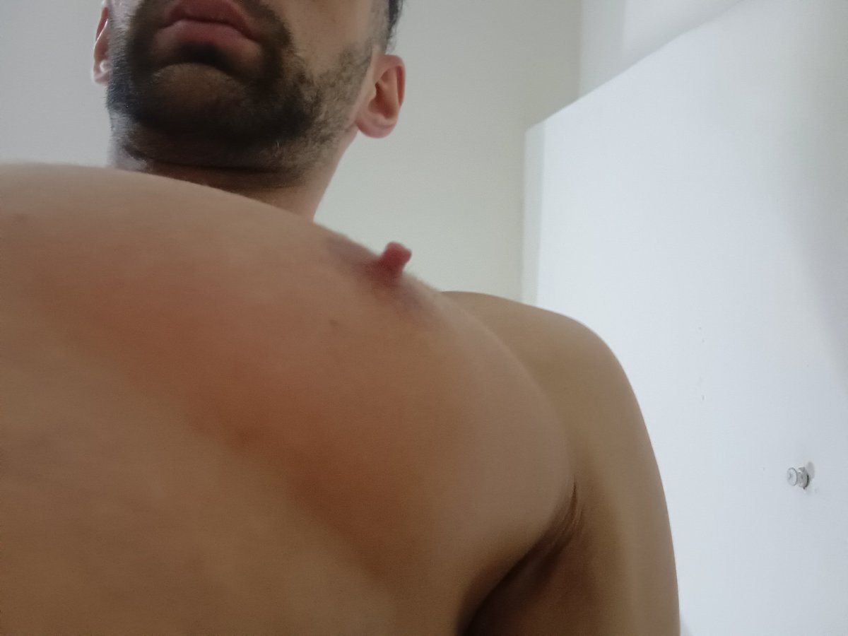 TitsDelicious's tweet photo. So cold 🤤🤤🔥🍼🍼

#follow #gay #hugetits #hugeboobs #horny #hot #pecbounce #musclepecs #pecs #muscle #chest #nipplay https://t.co/BgaILnkDxW