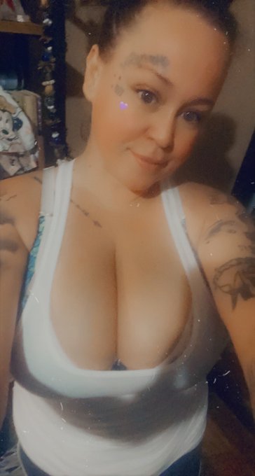 Cleaning cleaning cleaning .. but I look fuckin cute 😍 https://t.co/S9TgclUty9