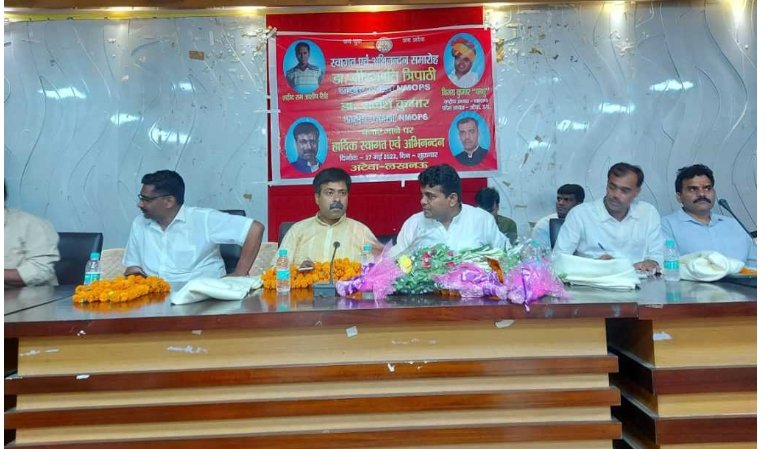 Ramnaresh_1125's tweet image. राजस्थान, छत्तीसगढ़, झारखण्ड की तरह पुरानी पेंशन पूरे देश में बहाल होगी, देर है अंधेर नहीं । आंदोलन में ATEWA/NMOPS का साथ दीजिए, यह सामूहिक लड़ाई है व्यक्तिगत नहीं ।
✊✊✊✊✊✊✊✊✊✊✊