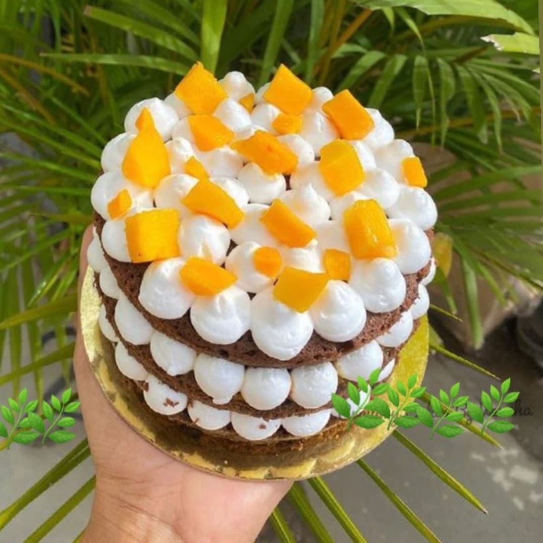 luckfoody_ht's tweet image. Treat yourself with Summer special Naked Chocolate Mango cake by @bhavyasamazinglazin.
.
Call 8736071811
Price: 500 gm ₹700 each
Location: Silver Edge Apartment, Channilal Circle, Mahanagar
.
#htcity #hindustantimes #quaratinelife #lockdown #instagramdown #lucknowfoodieshtcity
