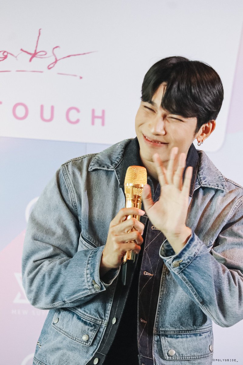 polybside_'s tweet photo. พี่มิวบอกว่า เดือนหน้าไปส่งพี่มิวที่สนามบินกันเยอะ���น้าาา🥺✈️
@MSuppasit
#MewSuppasit
#FansignNCallsignOfMSS
#polypicMG https://t.co/WdYu8YCqqg