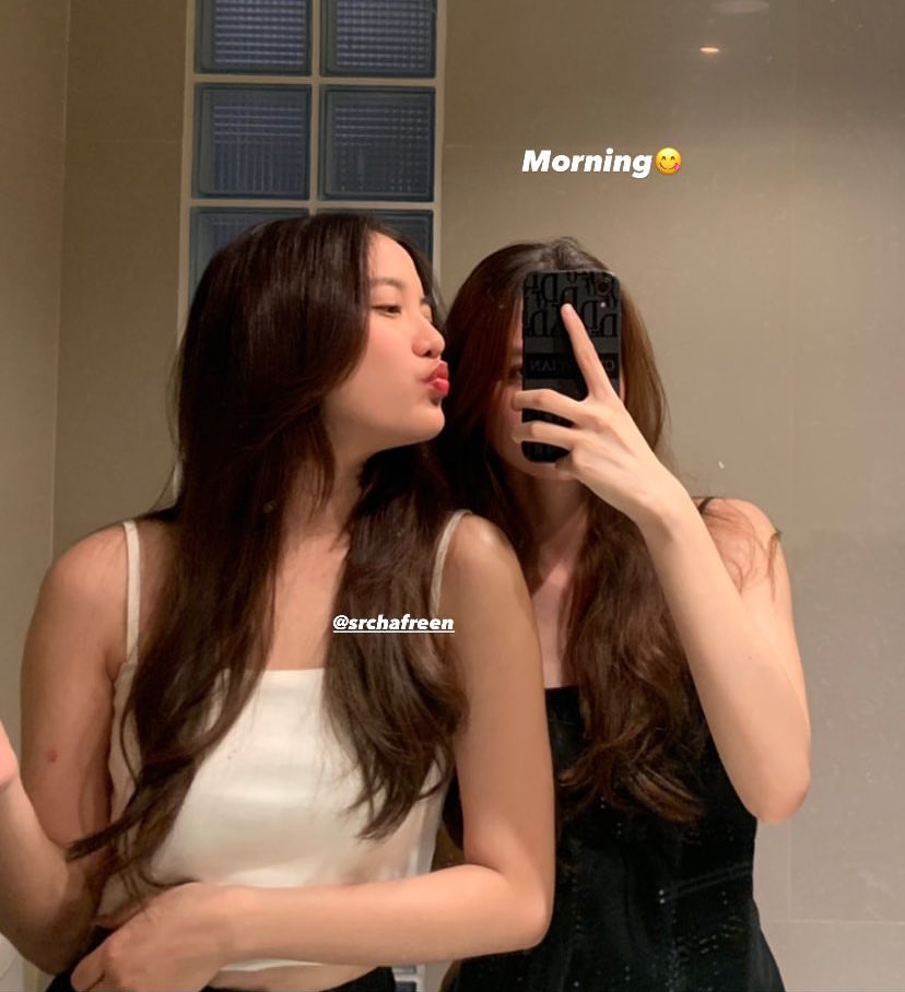 freenbeccaa's tweet photo. morning kiss from freen 🙊💗 #ฟรีนเบค #srchafreen #Beckysangels https://t.co/yfck4fUWeX