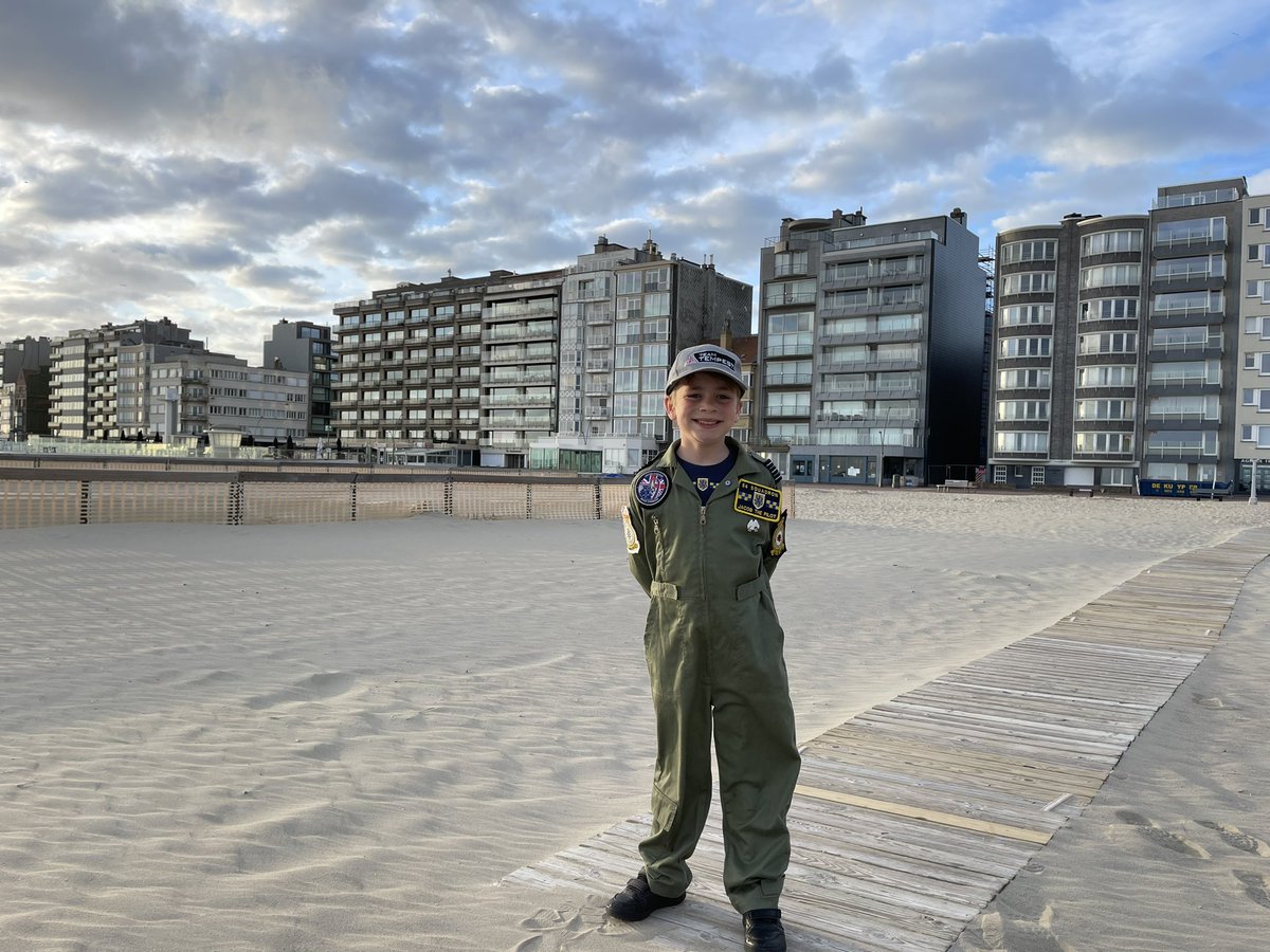 Dunkirk_1940's tweet photo. Same spot 82 years apart. https://t.co/I7gDkx516e