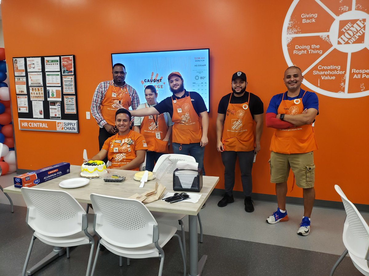 It's a double celebration tonight! Javier's 3 year anniversary and national blueberry cheesecake day!!! Congratulations Javier and here's to many more! 🎁🎂🎉🥳 #wootwoot #welovecake #celebrations #Supplchain @joicha1983 @HDDarnelle86