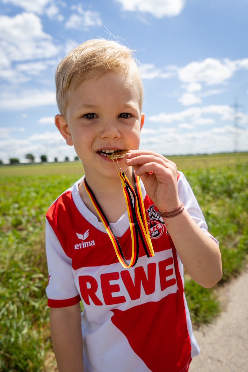 jennyhuetz's tweet photo. ❤️🤍
#effzeh #1fcköln #köln https://t.co/bB9PLtGQWo