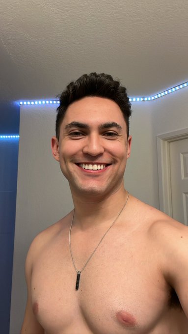 Smash or pass? https://t.co/ZV32y3Od7k