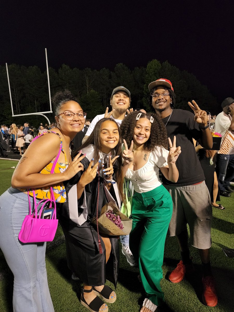 tisha_lovej315's tweet photo. My fab 5. ❤️ Baby girl walked that walk tonight!! You did it @LoveDayDay11 We are proud of you. @CoachLJ33 @Lovejoyfaith10
#honorsgraduate https://t.co/OycJz5Eyk7