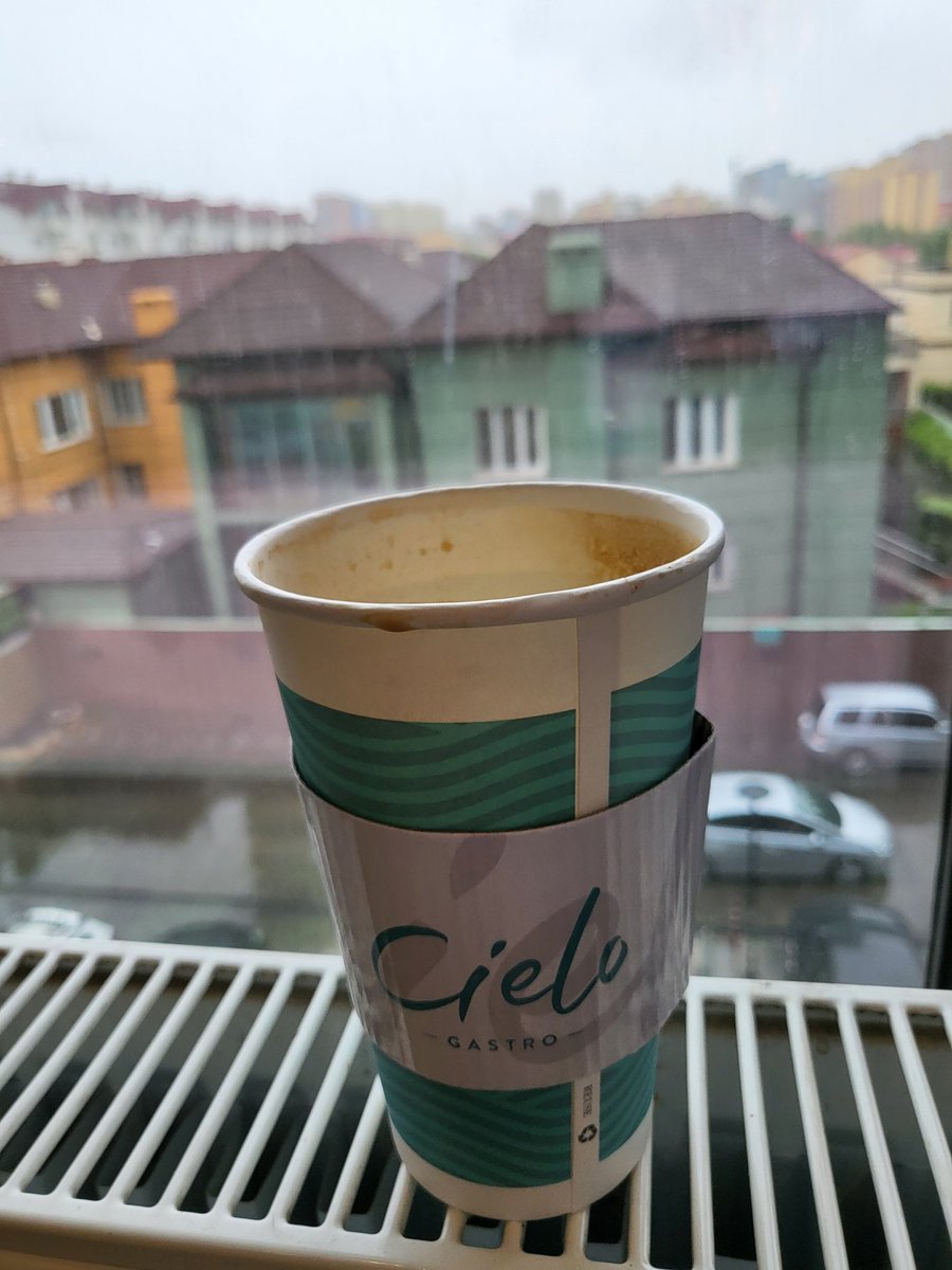 Zoljargal_99's tweet photo. Бороо кофе аялгуу... төгс зохицол юм уу даа #emomode
😊🌧 https://t.co/EkAVK0sXRW
