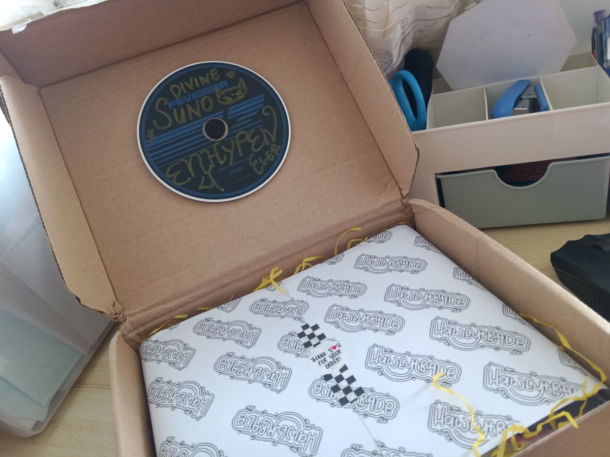ivi_enivid's tweet photo. 💌 {#divi_mails} 🤍✨
a mail from @haweytrade 🤍
super thank you for this binder care gift po🤍✨ di ko po talaga inaasahan na may mag bibigay sa akin ng gift and sakto pa po na gusto ko mag unboxing and the inclus. are also surprise🫶🏻 the inclus. are preety and cute also🤍 https://t.co/4mtdVRus5k