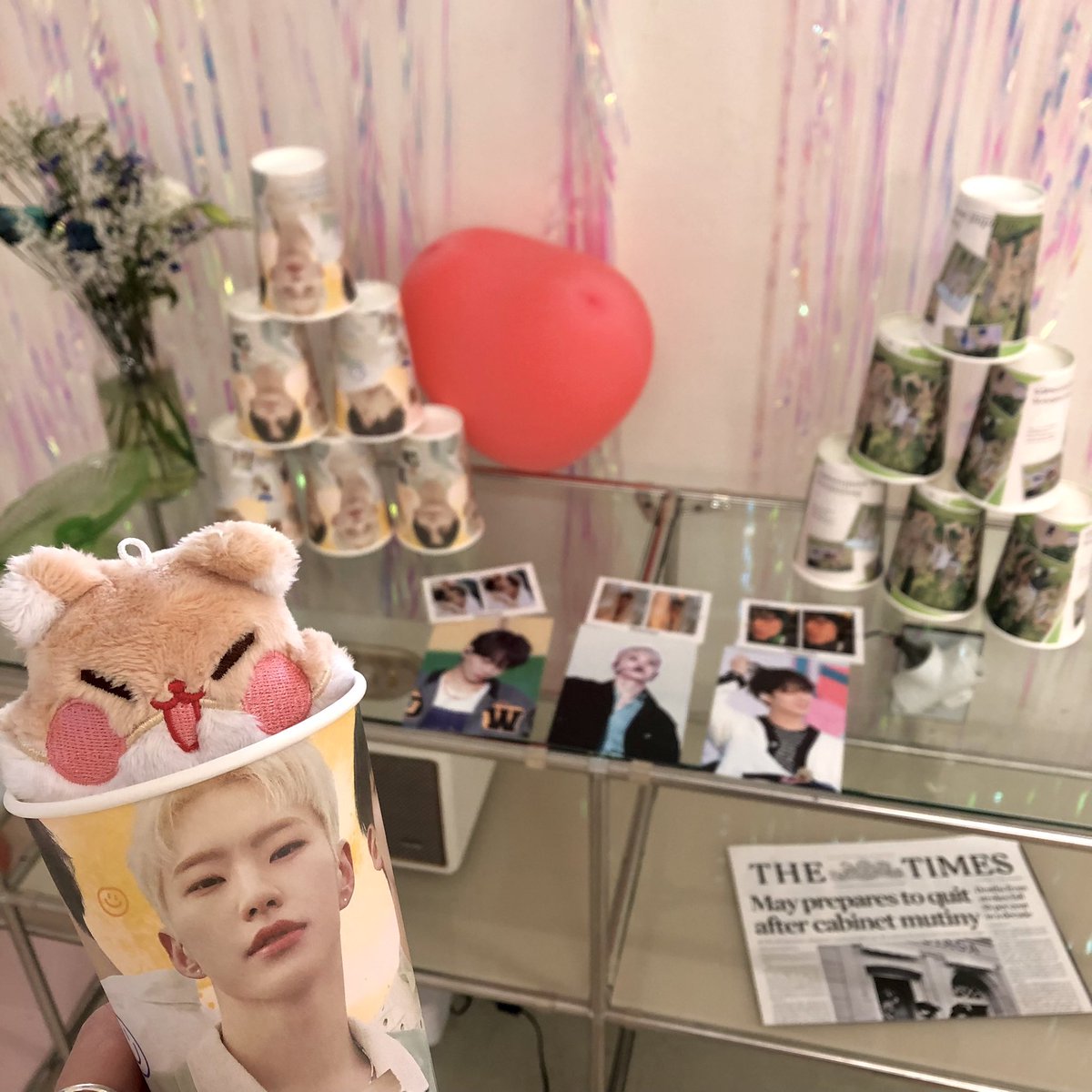 tiger_bappool's tweet photo. 카페 꼬모 🐰🐹🐶

호싱이 엽서가 너어무 가지고 싶어서 놀러온 꼬모 🤍 사진들이 여기저기 카페 카득 왕왕 있어서 온도차 전시회 느낌도 나는거 같아오 🫢 캐랜때 와기들 사진 너무 이뿌 🥺✨

@ondocha17 
 #하니해_호랑해_뀨랑해_셉랑해 https://t.co/UwlK3zqb0j