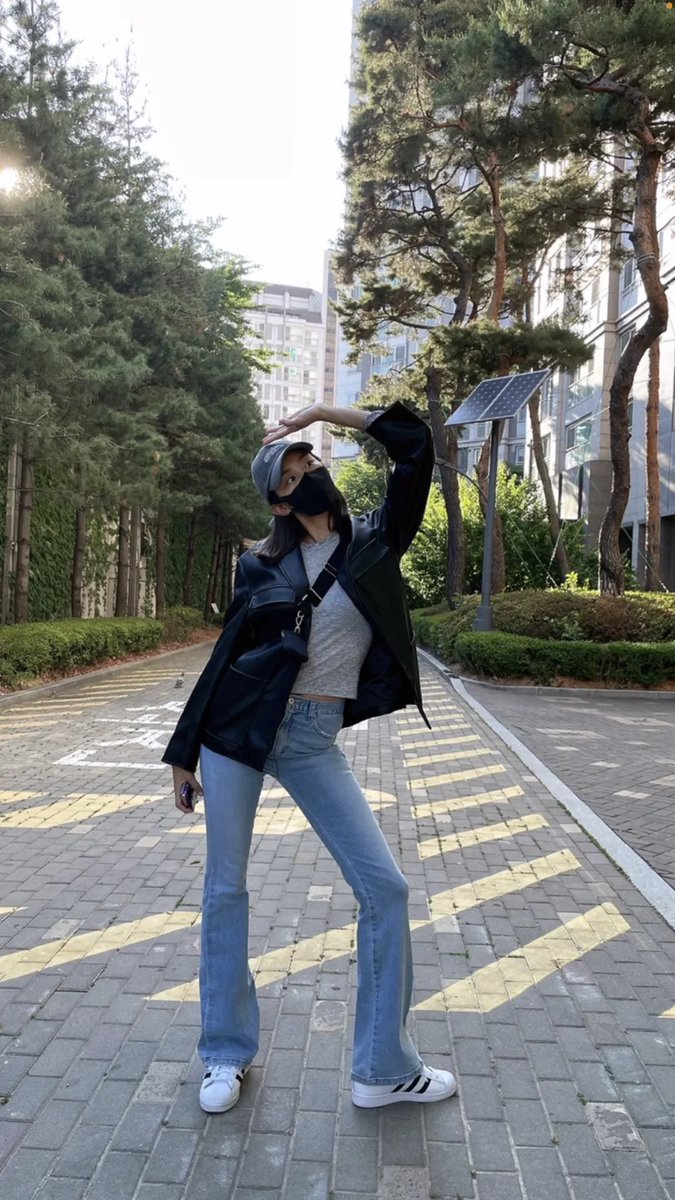 eight8_ssj's tweet photo. Left is Yujin
Right is Uie(?)

Hint for All That Muse?🤓 https://t.co/XNDAsDNcfp