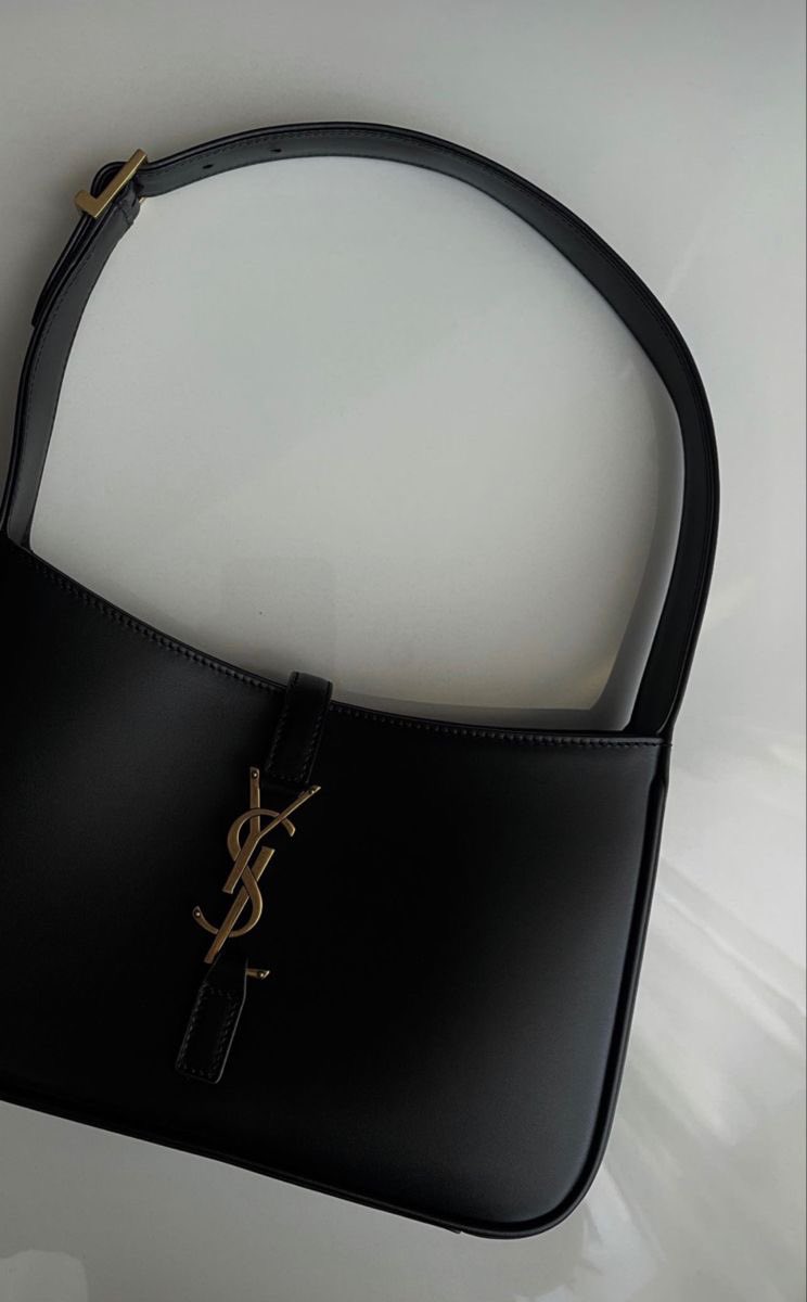 heslunars's tweet photo. ysl black leather shoulder bag https://t.co/37s3qEEYCW