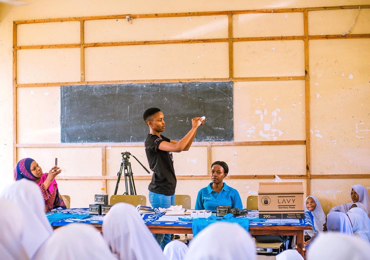 FlavianaMatata's tweet photo. Leo ni Siku ya Hedhi Duniani 

Kauli mbiu ya mwaka huu ni Hedhi iwe kama ni moja ya Maisha ya kawaida kwa msichana na mwanamke (Making menstruation a normal fact of life by 2030) https://t.co/5I5ousCmYj