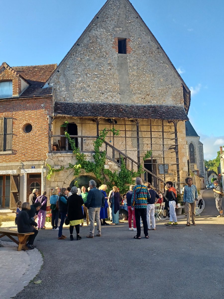 Échanger, discuter, avec les artistes du Loiret. C'est ça la vie locale! Et c'est ce que défend <a href="/ACuignache/">Alexandre CUIGNACHE,</a> pour les #legislatives2022 avec <a href="/Reconquete45/">RECONQUÊTE! - Loiret</a> @LiensZemmour