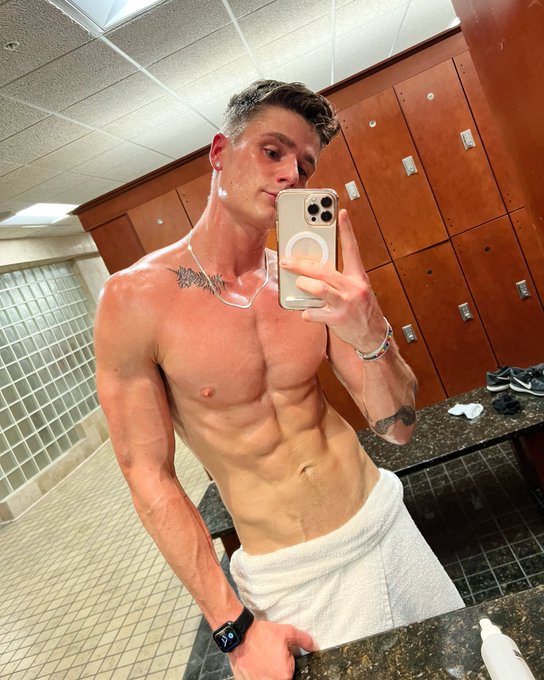 I lost over 10 lbs at EDC 😩 https://t.co/278U2rBtsS