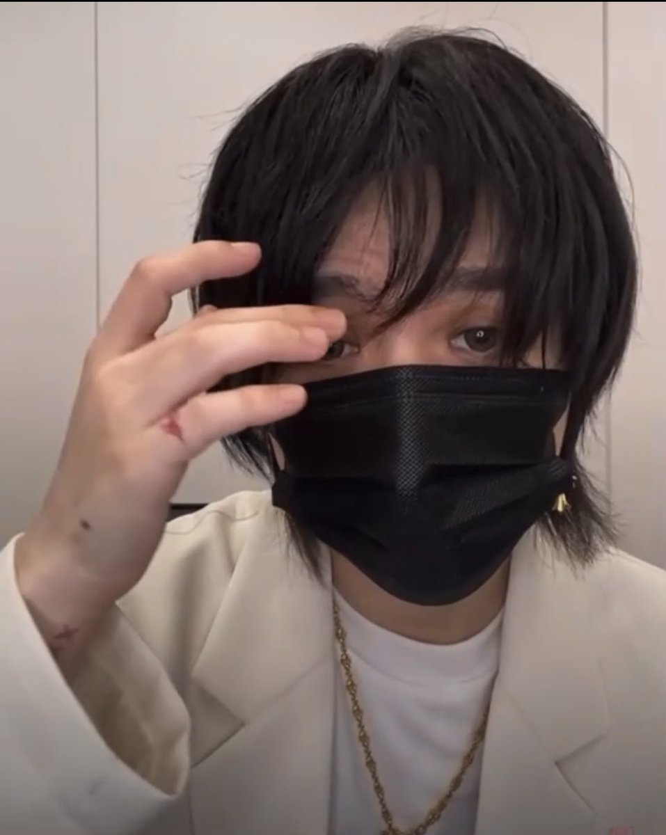 あのー確実に増えておりますが こちらはタトゥーですか？ 指の【S】と