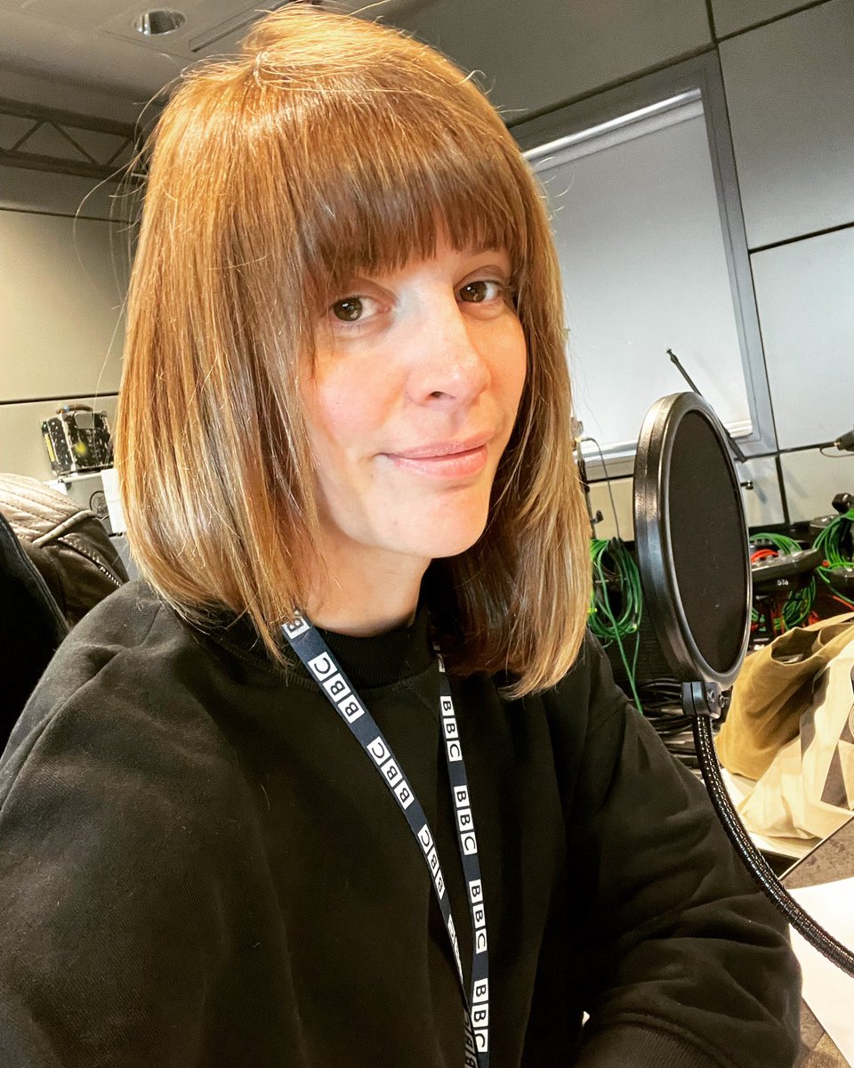 elizabethalker's tweet image. MORNING! Poised ready for @bbcradio3 Breakfast to take the reigns from @MediaCityUK! Tune in from 7am for ethereal, lovelorn Brahms, croissants from Boris Vian &amp;amp; Jeanne Moreau 🥐, Keith Jarrett plays Bach and Gershwin and brand new music for brass from @martin_green__ 🎺 Come on!