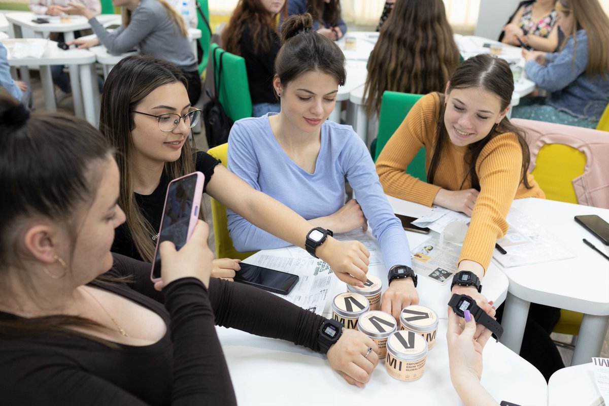 Understanding #menstruation is a key part of comprehensive sexual education. On this #MenstrualHygieneDay @UNFPA & immiwatch.com kick off a partnership to educate young women in Moldova on their menstrual cycle. Read more about the trial 👉 bit.ly/3MX5Iiu