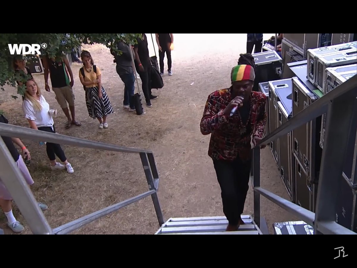 Peezy_KE's tweet photo. Show ya Richie lazima ianzie huko nje. Kwa stairs bana. Huyu jamaa hunifurahisha sana. Tusonge 🔊 https://t.co/T5fnstsI9f