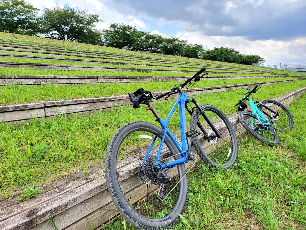 rg2550egb's tweet photo. 久々にMTB乗った。鎖骨折るから禁じられてるが。。
#MTB #TREK #xcaliber #荒川サイクリングロード #BoseFrames https://t.co/VpGbjWWqq8