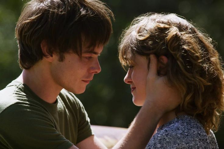 peliculaluvr's tweet photo. if jonathan and nancy didn't get the happy ending they deserve, i will riot #StrangerThings4 https://t.co/ysUP9RzOJY