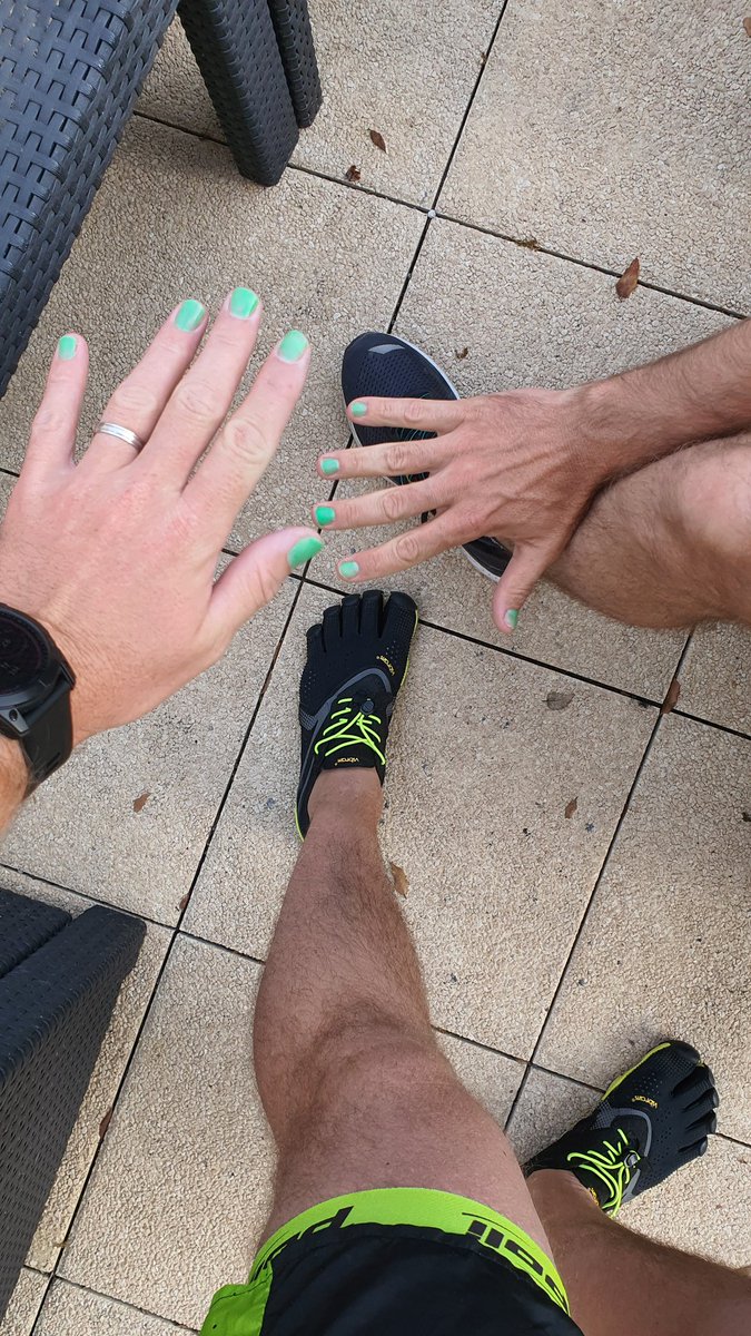 picsous44780's tweet photo. Les peintures de guerre sont faites direction les Championnats du monde de Joëlettes pour retrouver les équipes d' @apivia_courtage
#RHM #RunHandiMove #joelette #handisport #noutienbonoulargpa https://t.co/ojR6kHaPDw