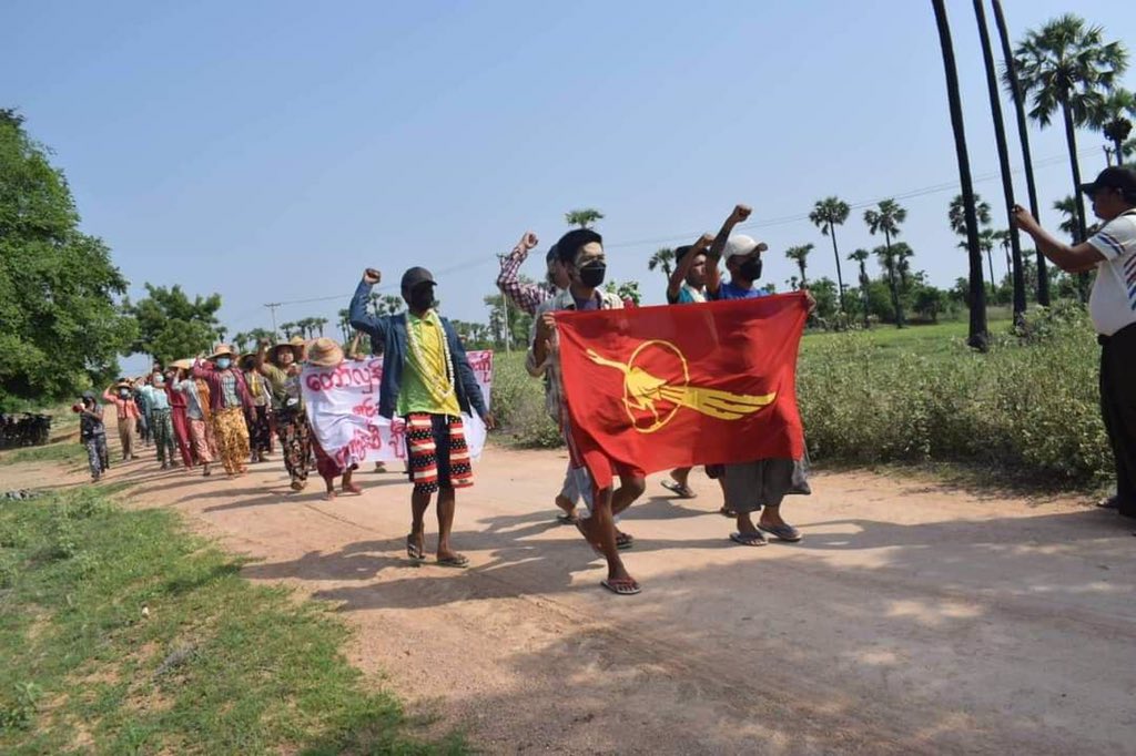 itsminheinkyaw's tweet photo. Joint forces of pro-democracy villagers of several villages from northern Salingyi township and eastern Yinmarbin township staged a strike against military dictatorship.   #VillagesBurntDownByJunta #HelpMyanmarIPDs #2022May28Coup #WhatsHappeningInMyanmar https://t.co/4Lc79y9jfw
