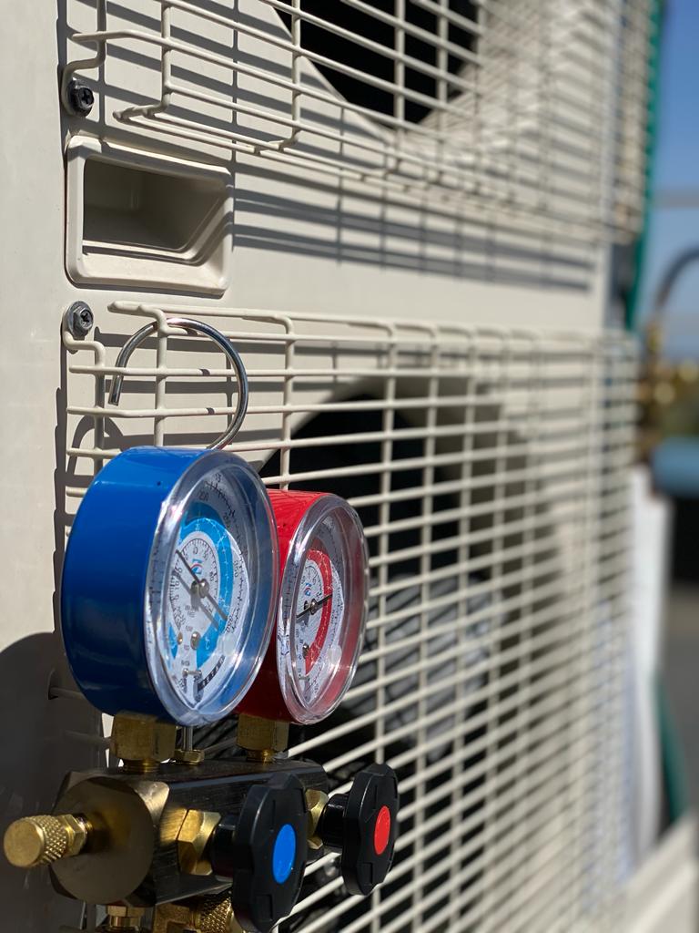 climaroal's tweet photo. 🌞 Quina calor, oi? Ja tens llesta la climatització del teu habitatge i gaudir del millor ambient?

📝 Oferim un acurat estudi per fer la instal·lació que més us convingui.

#estufa #llarsdefoc #llenya #pellet #xemenia #calefaccio #aerotermia #barbacoa #climaroal #climatització https://t.co/hcp4dctREI