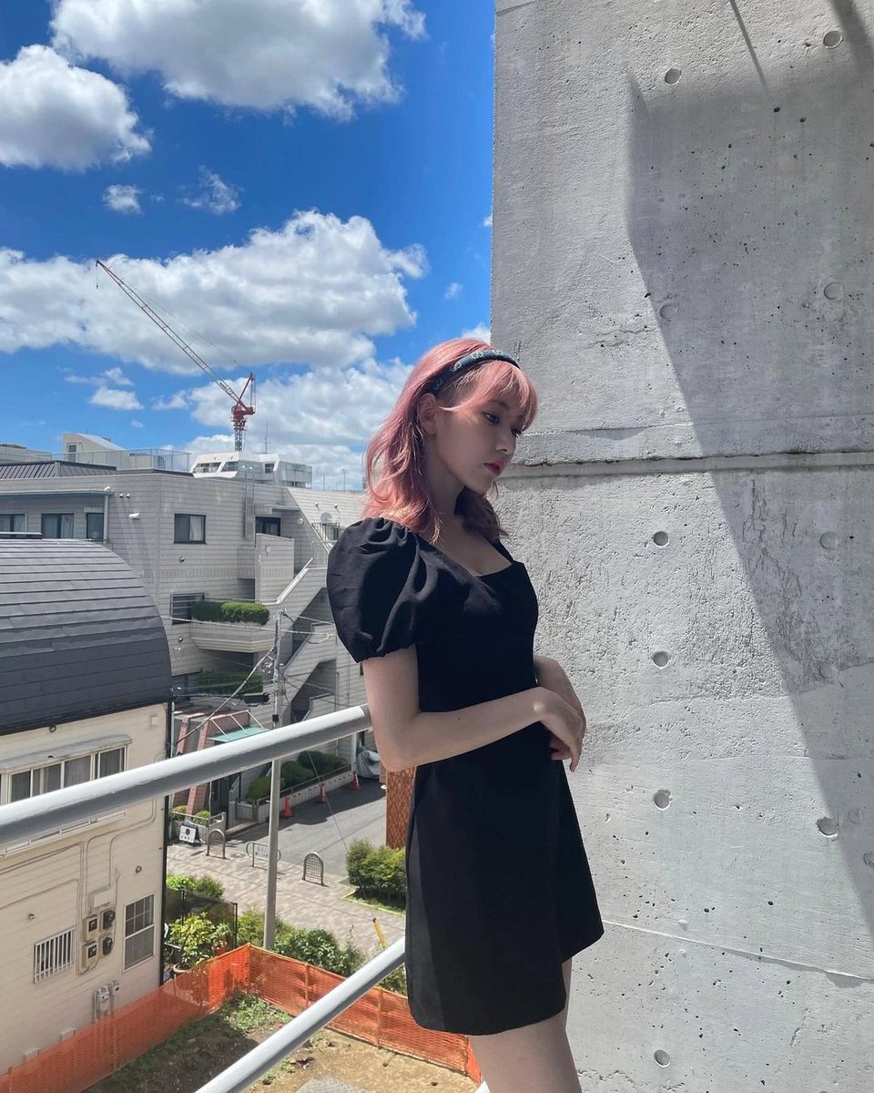 dont_need_yl's tweet photo. #🌸📸 

     « tell myself moving on should be easy » https://t.co/MNgIgG1a5X