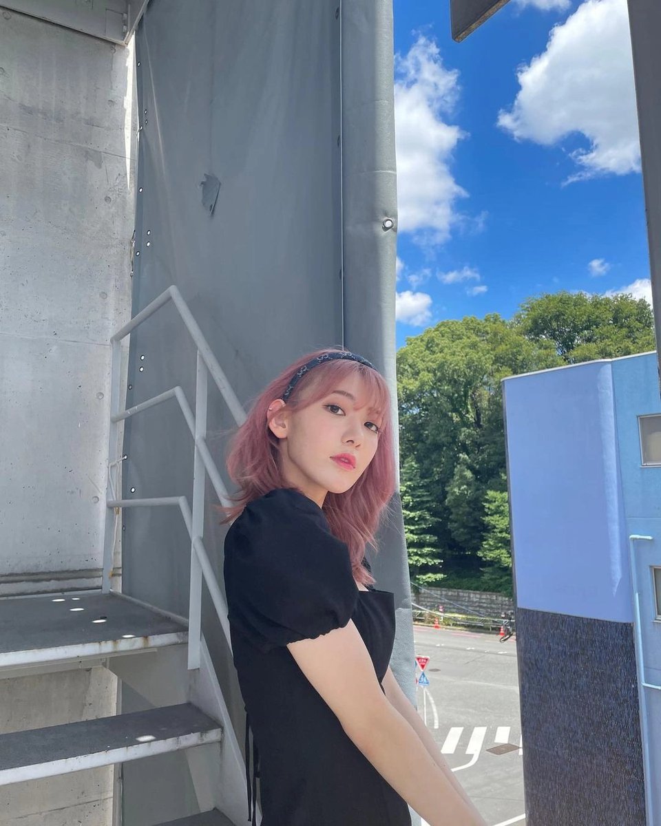 dont_need_yl's tweet photo. #🌸📸 

     « tell myself moving on should be easy » https://t.co/MNgIgG1a5X