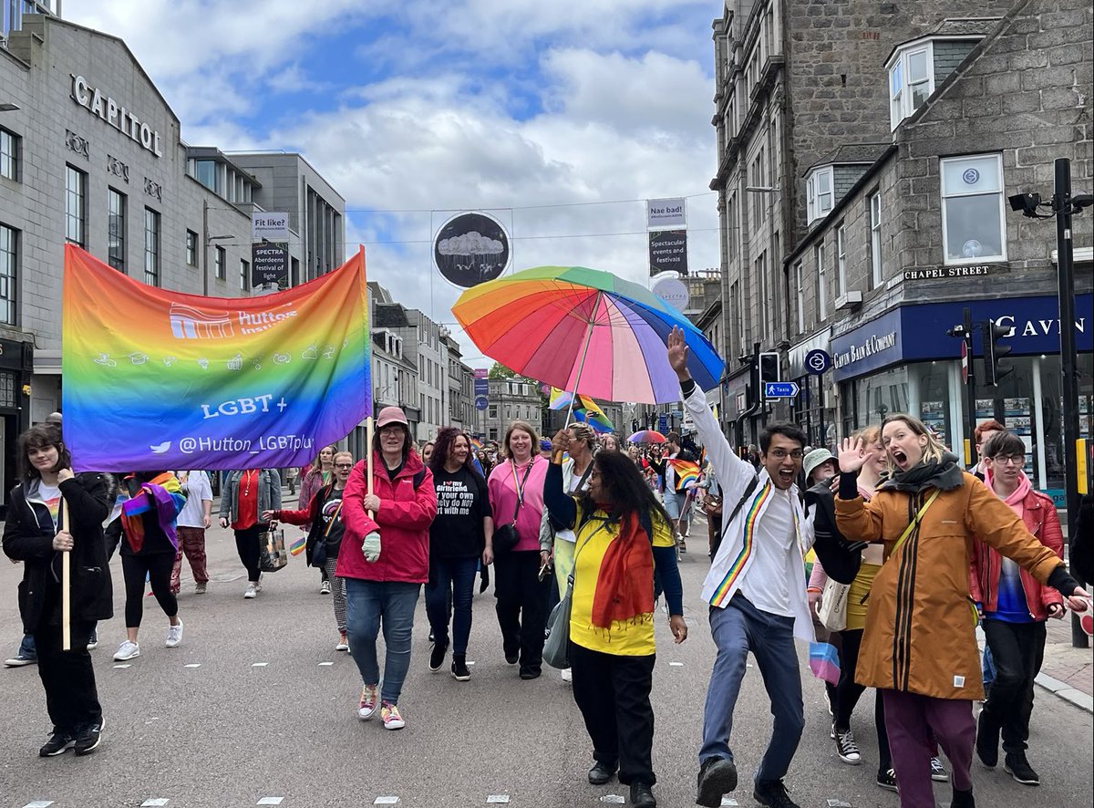 aDebRoberts's tweet image. Proud to be at #GrampianPride today with ⁦@JamesHuttonInst⁩ colleagues, celebrating #diversity and #inclusion
⁦@Hutton_LGBTplus⁩